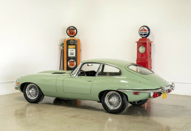 Jaguar E-Type 1969 image number 2