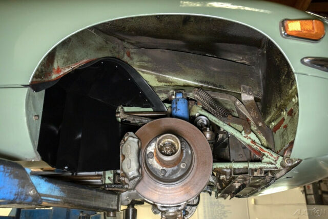 Jaguar E-Type 1969 image number 21