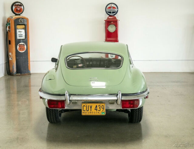 Jaguar E-Type 1969 image number 3