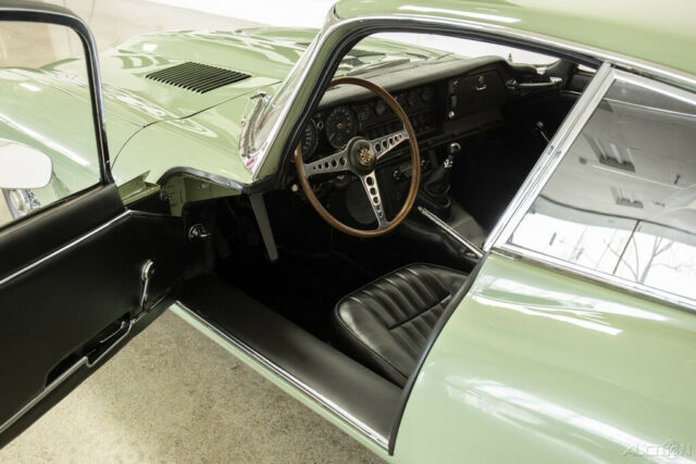 Jaguar E-Type 1969 image number 33