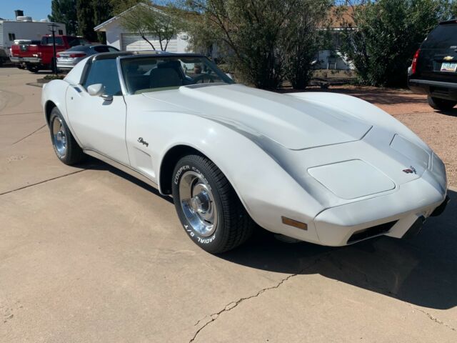 Chevrolet Corvette 1976 image number 17