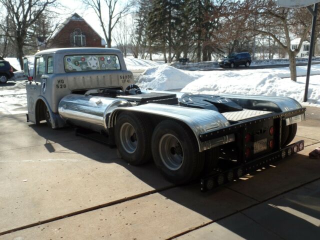 Ford C700 1961 image number 11