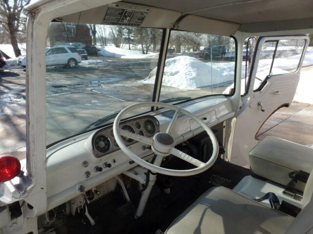 Ford C700 1961 image number 19