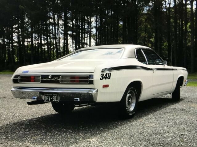 Plymouth Duster 1972 image number 25