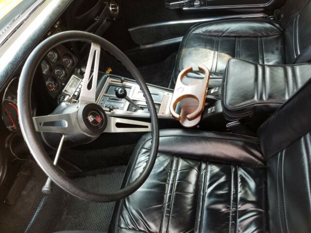 Chevrolet Corvette 1975 image number 22