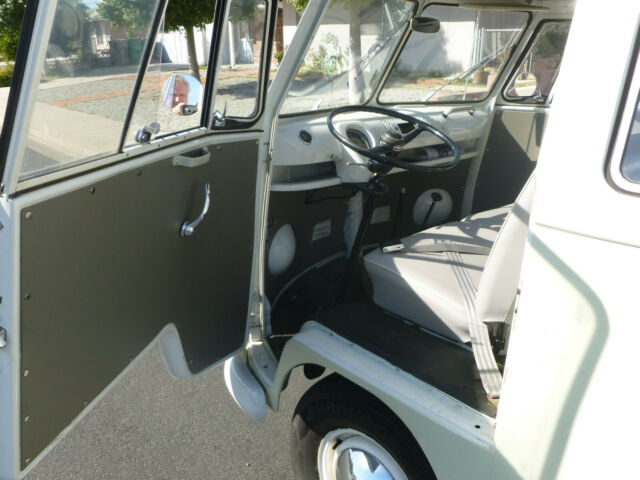 Volkswagen Bus/Vanagon 1966 image number 20