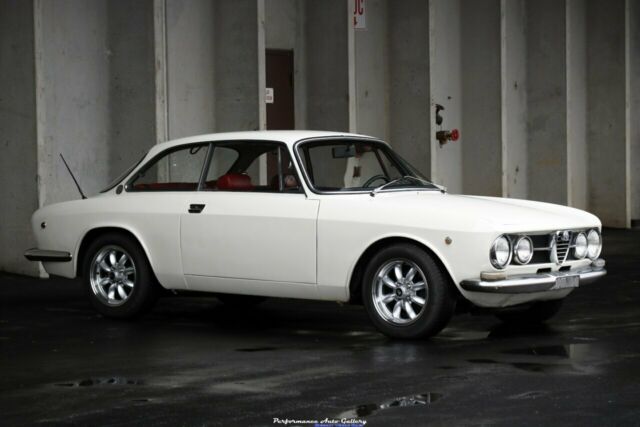 Alfa Romeo GTV 1969 image number 11