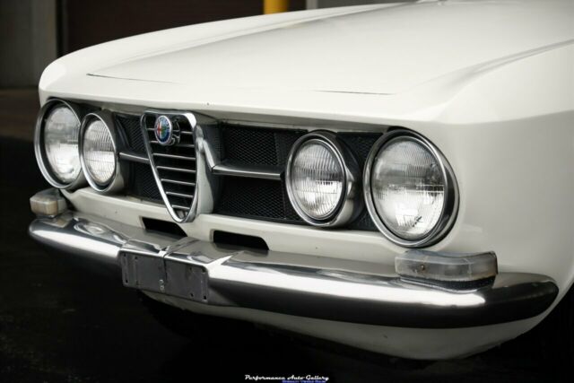 Alfa Romeo GTV 1969 image number 23