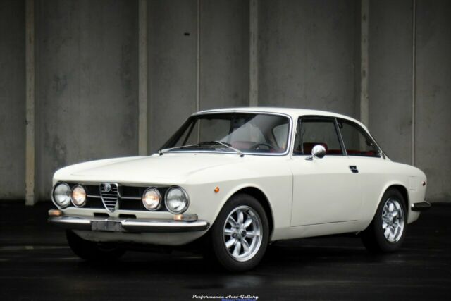 Alfa Romeo GTV 1969 image number 24