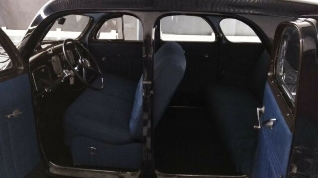 Chrysler Airflow 1937 image number 7