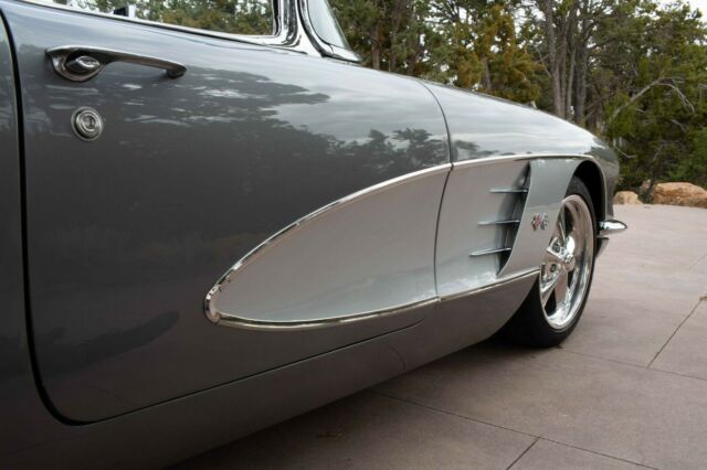 Chevrolet Corvette 1960 image number 10