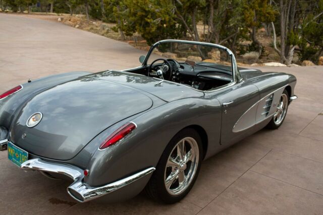 Chevrolet Corvette 1960 image number 12