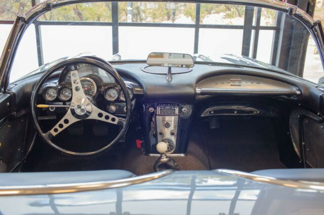 Chevrolet Corvette 1960 image number 19