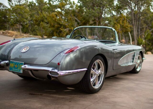 Chevrolet Corvette 1960 image number 27