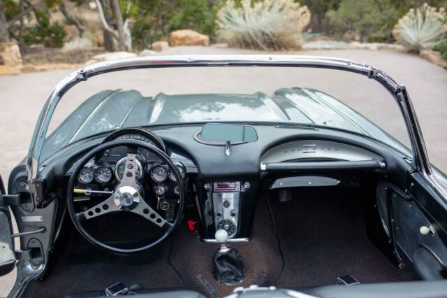 Chevrolet Corvette 1960 image number 29