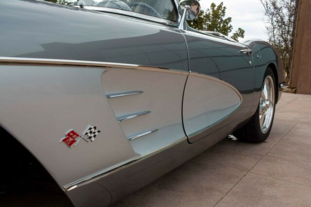 Chevrolet Corvette 1960 image number 31