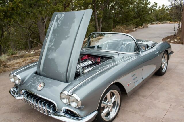Chevrolet Corvette 1960 image number 37