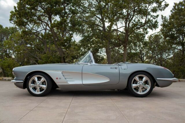 Chevrolet Corvette 1960 image number 46