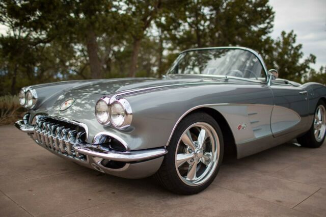 Chevrolet Corvette 1960 image number 6