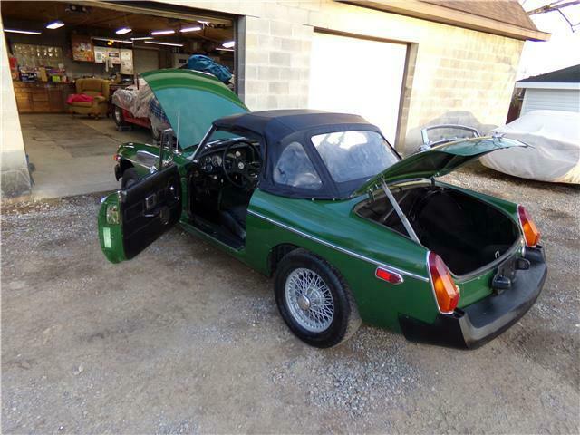 MG MGB 1977 image number 15