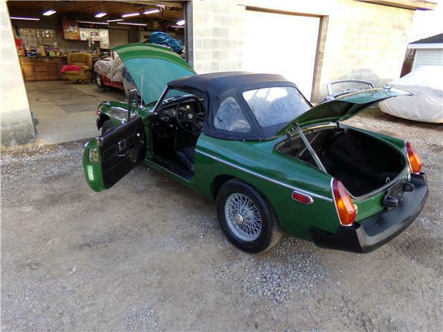 MG MGB 1977 image number 16