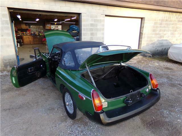 MG MGB 1977 image number 17