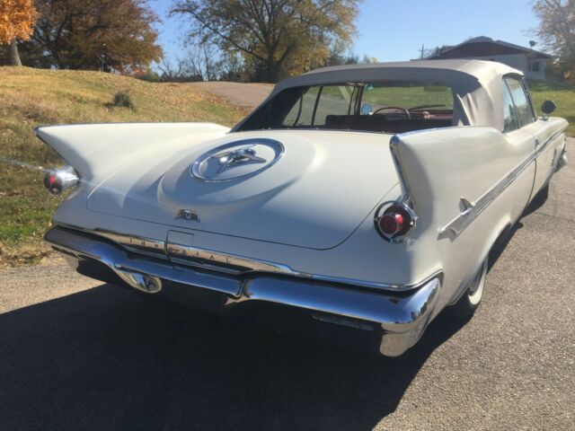 Chrysler Imperial 1961 image number 12