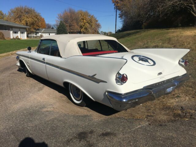 Chrysler Imperial 1961 image number 22