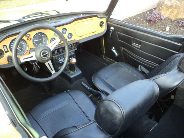 Triumph TR-6 1975 image number 16