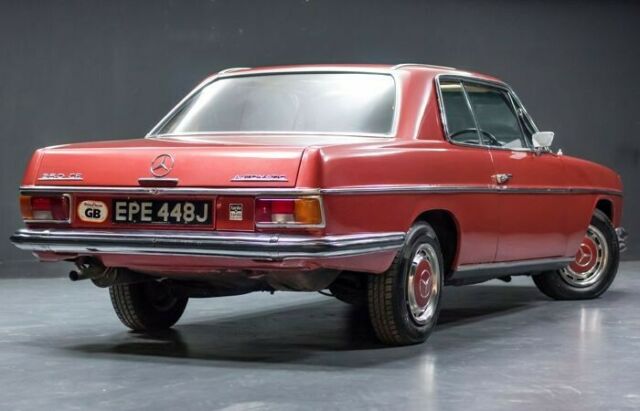 Mercedes-Benz 200-Series 1972 image number 22