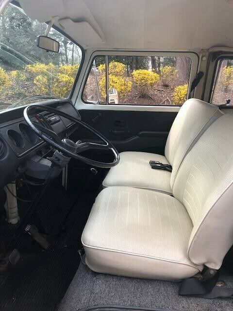Volkswagen Bus/Vanagon 1974 image number 10