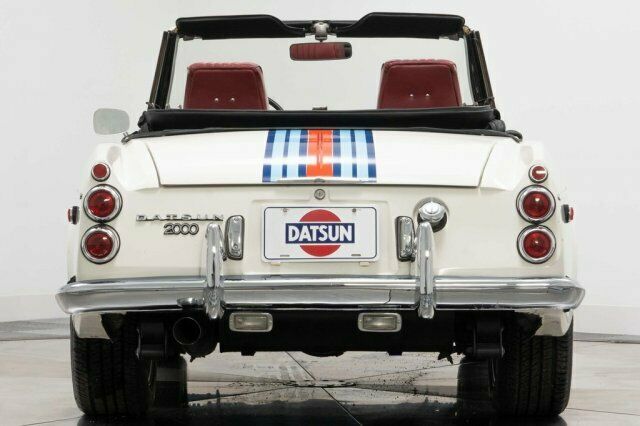 Datsun 2000 1969 image number 6