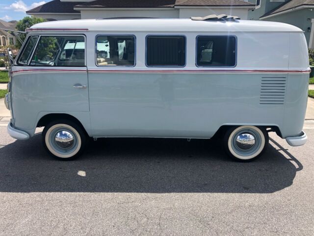 Volkswagen Bus/Vanagon 1973 image number 12
