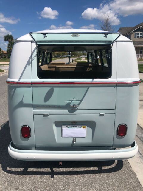 Volkswagen Bus/Vanagon 1973 image number 17