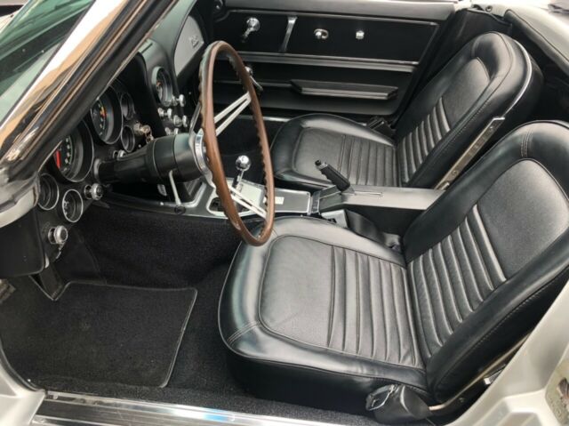 Chevrolet Corvette 1967 image number 2