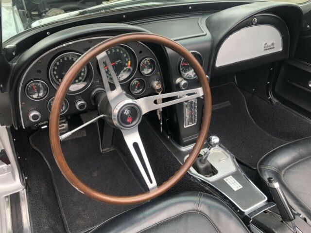 Chevrolet Corvette 1967 image number 26