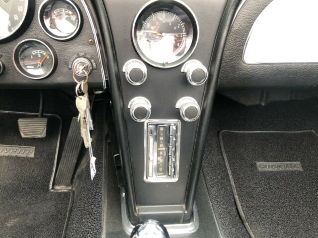 Chevrolet Corvette 1967 image number 31