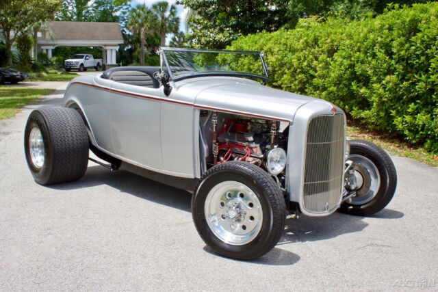 Ford Deuce Highboy Roadster 1932 image number 25