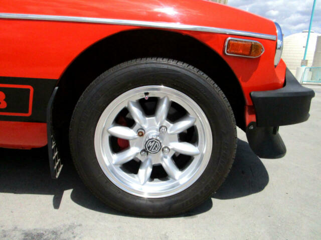 MG MGB 1976 image number 14