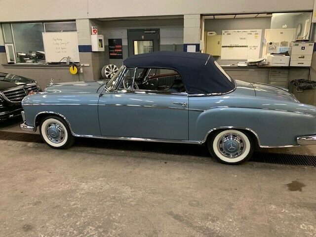 Mercedes-Benz 200-Series 1959 image number 22