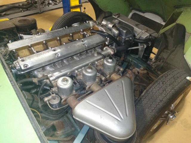 Jaguar E-Type 1966 image number 9