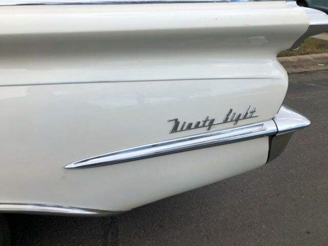 Oldsmobile Ninety-Eight 1959 image number 3