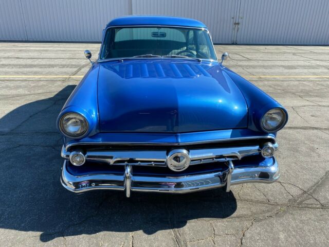 Ford Crestline 1954 image number 1