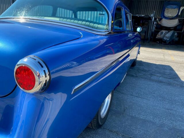 Ford Crestline 1954 image number 3