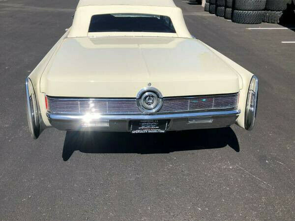 Chrysler Imperial 1968 image number 3
