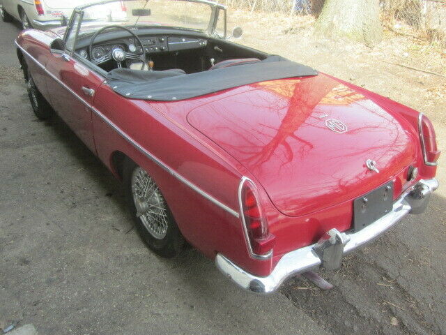 MG MGB 1963 image number 2