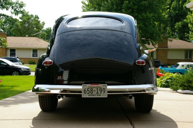 Ford Deluxe 1947 image number 10