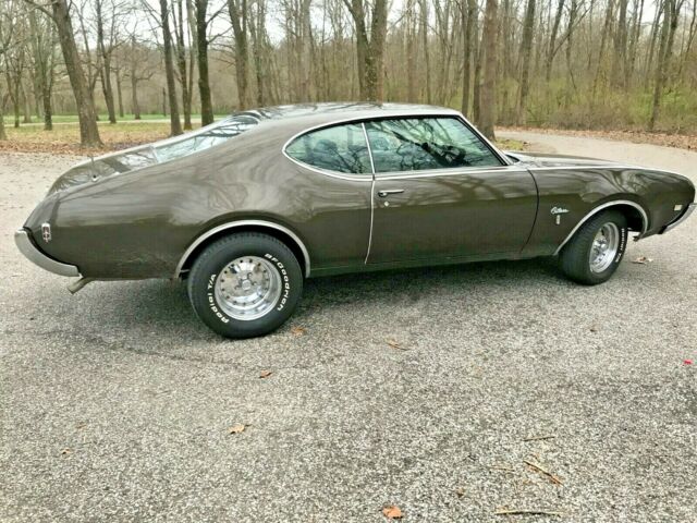 Oldsmobile Cutlass 1969 image number 10