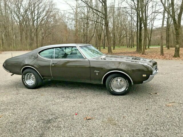 Oldsmobile Cutlass 1969 image number 11