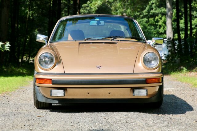 Porsche 911 1975 image number 24